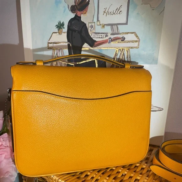 💓SOLD💓Coach Pollen Cassie - Rare  🦄 💛 - Picture 15 of 16